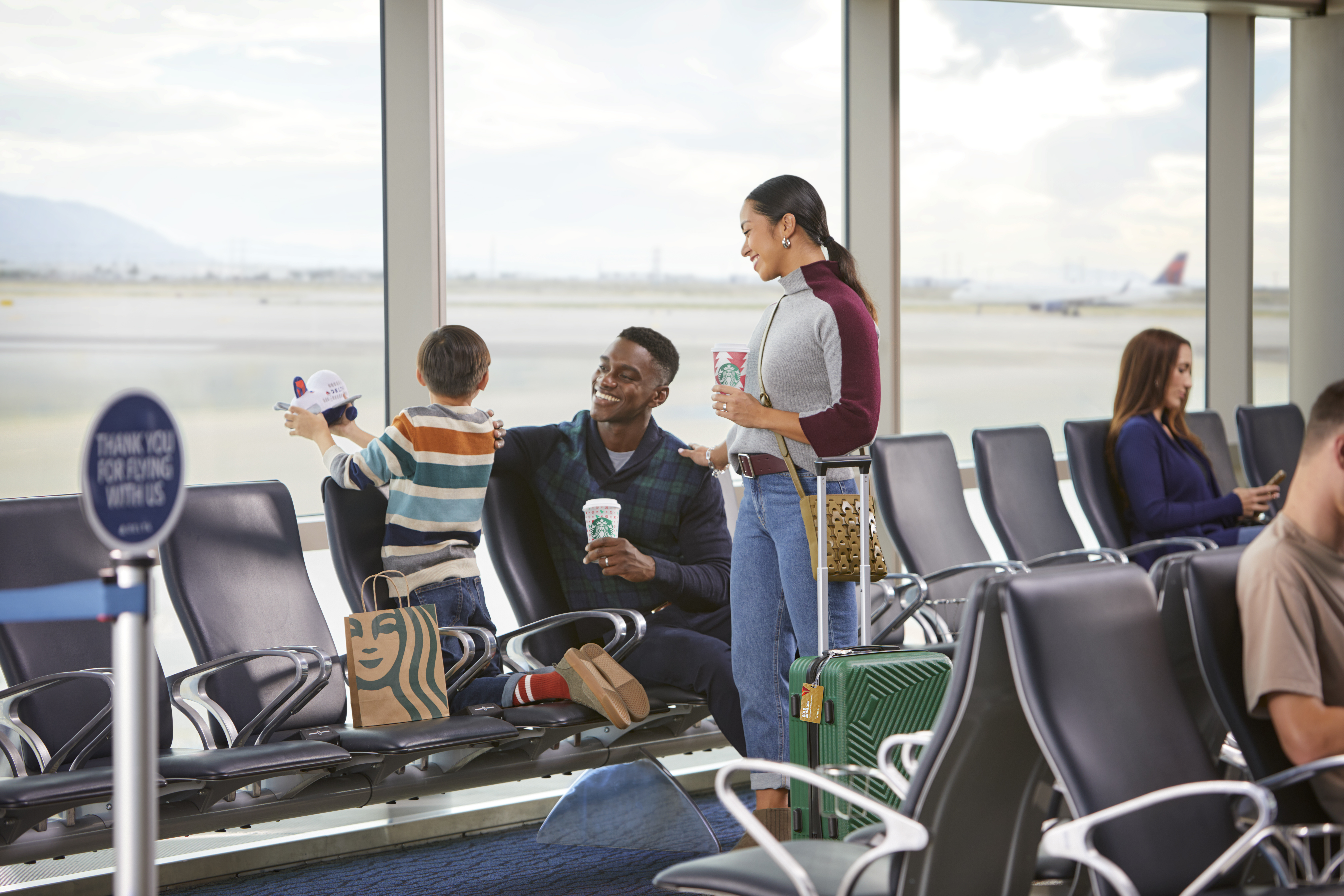 22-08-WS760435_PCO_10_Location_BoardingGate_FamilyHoliday_2424_VS_R2